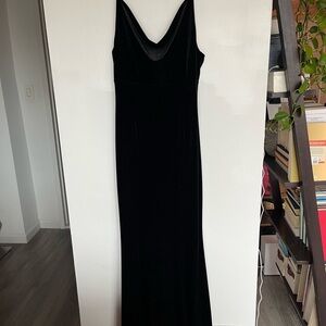 Lulu’s Floor Length Black Velvet Dress (Size L)